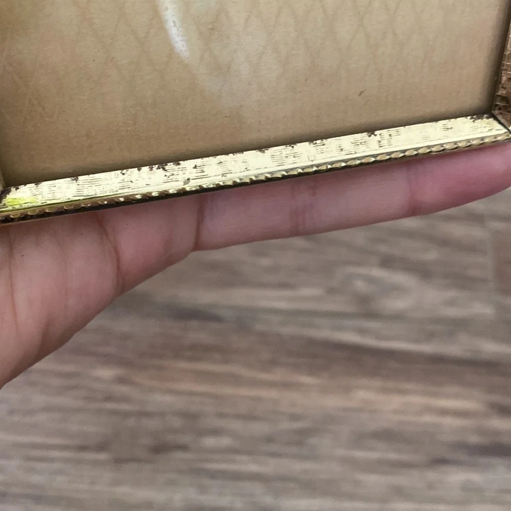 2 intercraft vintage gold-tone metal photo frame with back easel frame. Art deco